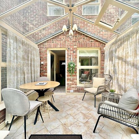 Cherry Blossom Cottage York Bagian luar foto