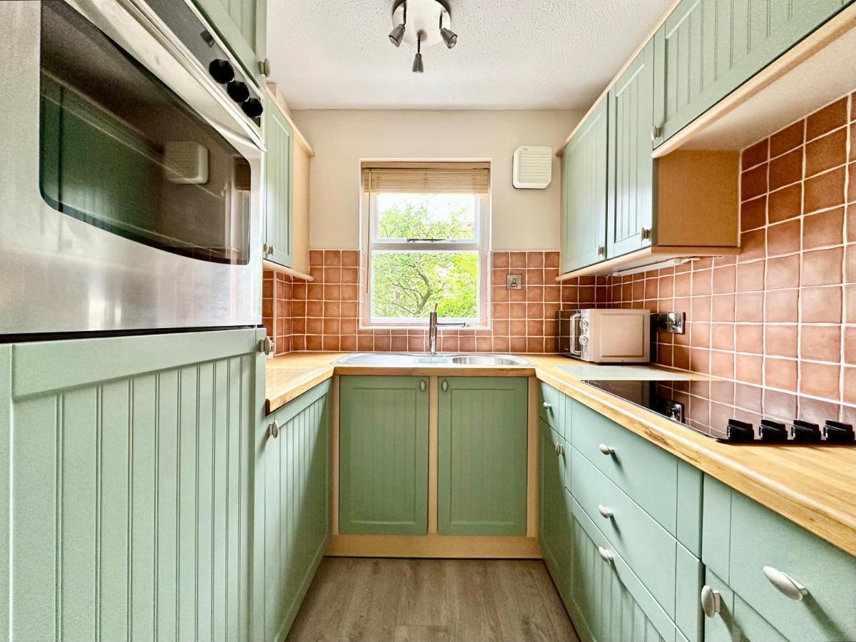 Cherry Blossom Cottage York Bagian luar foto