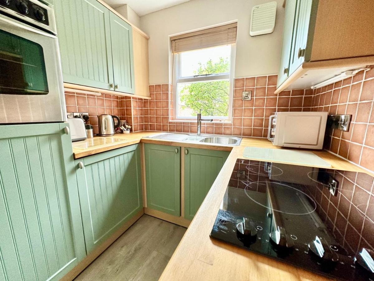 Cherry Blossom Cottage York Bagian luar foto